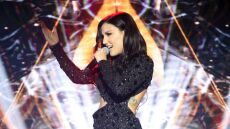 Ιουλία Καλλιμάνη: Η αντίδραση σε χυδαία μαντινάδα που άκουσε από θαμώνα