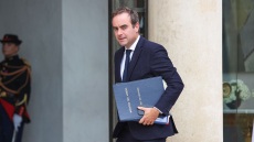 Ο Γάλλος πρωθυπουργός αποκλείει μειώσεις φόρων στα καύσιμα, εκτιμά ότι ο πόλεμος στη Μέση Ανατολή θα συνεχιστεί