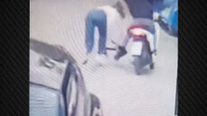 Αγία Βαρβάρα: Παρίστανε τον διανομέα και άρπαζε με βία τσάντες γυναικών στον δρόμο - Δείτε βίντεο