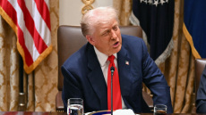 Η Χαμάς θα αφοπλιστεί από μόνη της ή θα το κάνουμε εμείς με τη βία, λέει ο Τραμπ
