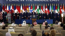 Bloomberg: Ο Τραμπ δρέπει τις δάφνες του στη Μέση Ανατολή αλλά τα δύσκολα έρχονται 