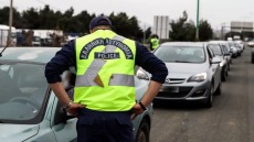 Οδηγός παρέσυρε και τραυμάτισε τροχονόμο σε μπλόκο στην Πάτρα