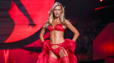 Οι άγγελοι της Victoria's Secret  έλαμψαν ξανά: Η θριαμβευτική επιστροφή της Μπέλα Χαντίντ - Δείτε βίντεο
