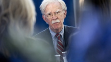 Το αμερικανικό υπουργείο Δικαιοσύνης αναμένεται να ζητήσει την παραπομπή του Τζον Μπόλτον σε δίκη