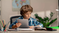 Γονείς: Αυτή η συνήθεια «κλέβει» το άριστα του παιδιού στο σχολείο
