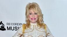 Ντόλι Πάρτον: Πέρασαν 52 χρόνια από την κυκλοφορία του «Jolene» - Η αληθινή ιστορία πίσω από το τραγούδι