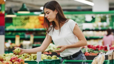 Θέλετε να ζήσετε πολλά χρόνια; Ανακαλύψτε τις 8 τροφές της μακροζωίας
