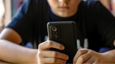 Επιτροπή του Ευρωπαϊκού Κοινοβουλίου πρότεινε να οριστεί κατώτατη ηλικία τα 16 έτη για την πρόσβαση στα social media