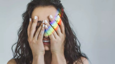 Αυτισμός: Γιατί δεν «φαίνονται» οι γυναίκες στο φάσμα – Πόσο σημαντικό είναι να διαγνωστούν έστω κι αργά
