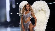 Μπέλα Χαντίντ: Ανησυχούν στα social media για την πασαρέλα στην επίδειξη της Victoria's Secret - Το βίντεο που έγινε viral στο TikTok