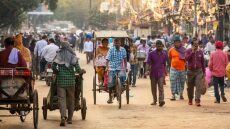 Τρία εκατομμύρια αξιωματούχοι ξεκινούν στην Ινδία την απογραφή του μεγαλύτερου πληθυσμού στον πλανήτη, θα κρατήσει πάνω από 1 χρόνο