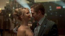 Τζένιφερ Λόρενς για τη συνεργασία με τον Ρόμπερτ Πάτινσον: «Η σκηνοθέτιδα μας ζήτησε να χορέψουμε γυμνοί, έπρεπε να είχα πει όχι;»