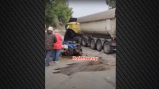 Κιάτο: Σοβαρό τροχαίο με τρεις τραυματίες - ΙΧ συγκρούστηκε με φορτηγό