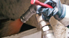 Χαμηλότερες τιμές για πετρέλαιο και βενζίνη σε σχέση με πέρσι