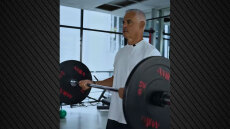 O Άρης Σπηλιωτόπουλος σε ρόλο influencer διαφημίζει γυμναστήριο - Δείτε βίντεο