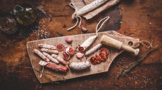 Οι Έλληνες και τα αλλαντικά: Τα αγαπημένα μας ανά τα χρόνια