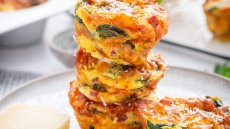 Αυγομάφιν με τυρί και σπανάκι
