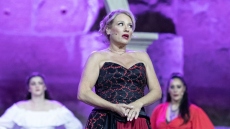 Μαριάννα Τουμασάτου: Παλιά παίρναμε βαρέα και ανθυγιεινά, τώρα δίνουν μόνο κλωτσιές