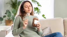 Ο χρόνιος πόνος στρέφει 2 στους 3 στο φαγητό για παρηγοριά – Ποιο είναι το τίμημα
