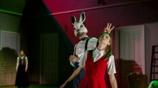 Εθνικό Θέατρο: Οι «Περιπέτειες της Αλίκης στη Χώρα των Θαυμάτων» στην Παιδική Σκηνή του