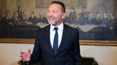 Tελετή προς τιμήν του Γιάννη Στουρνάρα σήμερα στο Πανεπιστήμιο Αθηνών – Θα του επιδοθεί ειδικός τόμος