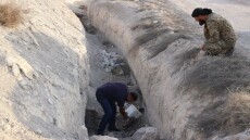 Άλλος ένας ομαδικός τάφος εντοπίστηκε στη Συρία – Τα περισσότερα θύματα ήταν γυναίκες και παιδιά
