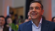 Τσίπρας: Ο Μητσοτάκης δεν διστάζει να συμπεριφέρεται ως ιδιοκτήτης του Άγνωστου Στρατιώτη