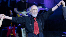 Διονύσης Σαββόπουλος: Η γενναία εξομολόγησή του για τη μάχη του με τον καρκίνο 
