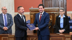 Το Πανεπιστήμιο Αθηνών τίμησε την προσφορά του Γιάννη Στουρνάρα στην οικονομική επιστήμη και τη δημόσια ζωή