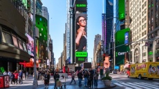 H Κλαυδία κατέκτησε και την Times Square της Νέας Υόρκης 