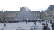 Το Λούβρο άνοιξε ξανά σήμερα τις πύλες του μετά την κλοπή κοσμημάτων αξίας 88 εκατ. ευρώ - Δείτε βίντεο