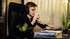 Τζογάρουν, καπνίζουν και πίνουν αλκοόλ οι 16χρονοι στην Ελλάδα – Η σύγκριση με τους εφήβους της Ευρώπης
