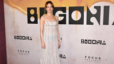 Έμα Στόουν: Η κομψή εμφάνισή της στην πρεμιέρα του «Bugonia» στη Νέα Υόρκη