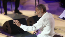 «Χαίρε Διόνυσε» - Το αντίο του Σταύρου Ξαρχάκου στον Σαββόπουλο: Πολεμήθηκε επειδή είχε διαφορετική άποψη - Πόσο δημοκράτες είμαστε, όταν θέλουμε τους καλλιτέχνες στα μέτρα μας;