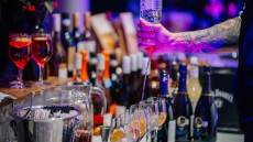 Δεκαεξάχρονη βρέθηκε νεκρή έξω από μαγαζί στο Γκάζι  μετά από κατανάλωση αλκοόλ