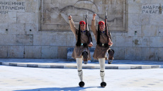 Υπουργείο Εθνικής Άμυνας: Θα αναθέσουμε σε εταιρεία καθαρισμού τον χώρο του Άγνωστου Στρατιώτη, για όσο χρόνο απαιτηθεί