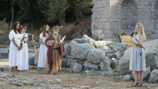 Η Ηλέκτρα και η Δήμητρα ταξίδεψαν από την άκρη της γης για να δώσουν τον όρκο του Ιπποκράτη στην Κω
