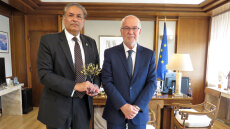 Η παράνομη μετανάστευση το θέμα της συνάντησης Φλωρίδη με τον Πρέσβη του Πακιστάν