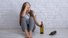 Αλκοόλ: Πότε η κατανάλωση από εφήβους οδηγεί σε κώμα ή και θάνατο – Ειδικός εκπέμπει SOS
