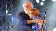 Ελεωνόρα Ζουγανέλη για Διονύση Σαββόπουλο: Έχει επηρεάσει πάρα πολύ τη ζωή μου, είναι σαν να χάνω έναν δικό μου άνθρωπο
