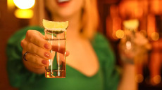 Νοθευμένο αλκοόλ: Ο Έλληνας χημικός που έχει εφεύρει τεστ ανίχνευσης για τα ποτά-μπόμπες μιλά στο ygeiamou
