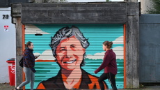 Σαρωτική νίκη για την Κάθριν Κόνολι στις προεδρικές εκλογές στην Ιρλανδία
