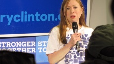 Πυρά της Τσέλσι Κλίντον κατά Τραμπ για την ανακαίνιση στον Λευκό Οίκο: Ισοπεδώνει την ιστορία του