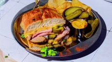 Cubano Sandwich, το κουβανέζικο σάντουιτς με μαριναρισμένο χοιρινό
