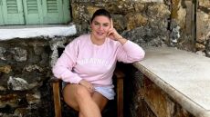 Φωτογραφία: Η Δανάη Μπάρκα ποζάρει γυμνή στη μπανιέρα 