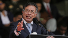 Ο πρόεδρος της Κολομβίας προτείνει «γενική αμνηστία» και τον σχηματισμό «μεταβατικής κυβέρνησης» για να τερματιστεί η πολιτική κρίση