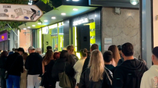 Ουρές στην Τσιμισκή για ένα καπέλο του ΛΕΞ - Δείτε βίντεο
