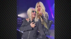 Ο Νίκος Καρβέλας τραγούδησε σε συναυλία της Άννας Βίσση στο Παρίσι - Δείτε το βίντεο