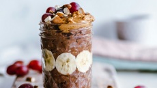 Overnight Oats: Οι πιο θρεπτικοί συνδυασμοί για το ταπεράκι του γραφείου