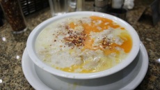 Παγκόσμια Ημέρα Πατσά: Το zero-waste φαγητό που θεραπεύει τους ξενύχτηδες